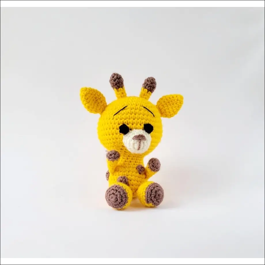 Crocheted yellow giraffe plush toy showcasing a cute baby giraffe pattern for projects