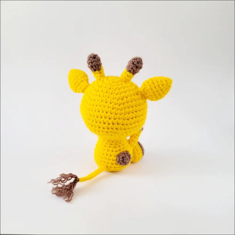 Cute crocheted yellow giraffe toy showcasing a fun baby giraffe pattern