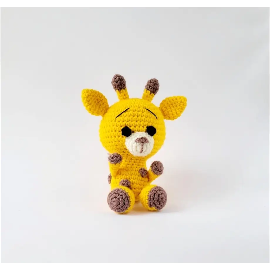 Baby giraffe pattern - two little loops needlecraft